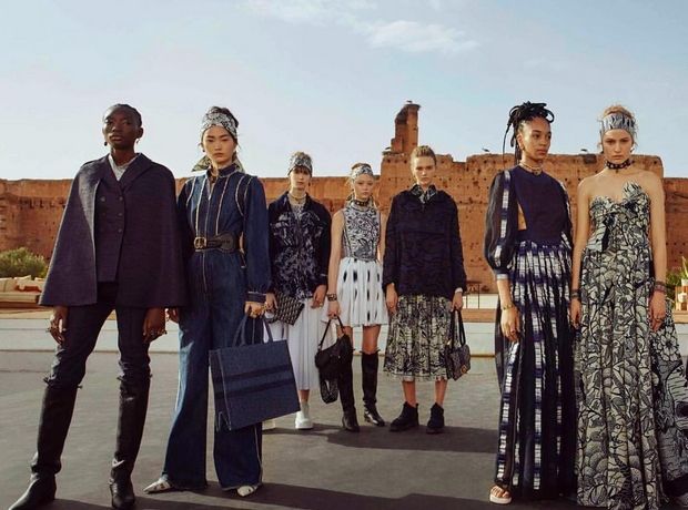 Νέα Υόρκη vs Μαρακές: Η σαδιστική απλότητα της Prada έρχεται σε σύγκρουση με την πολιτιστική αφθονία της Dior