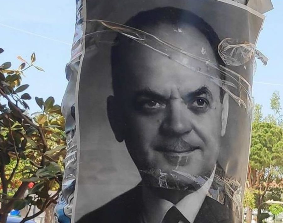 Μεσσηνία: Γέμισαν με αφίσες του Παπαδόπουλου τους Γαργαλιάνους