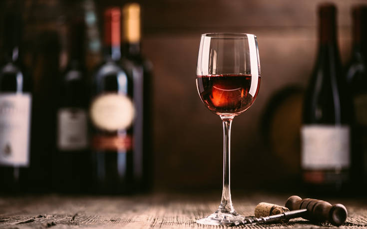 Πόσο αλκοόλ πίνουν οι Έλληνες, πότε θεωρείται κάποιος αλκοολικός
