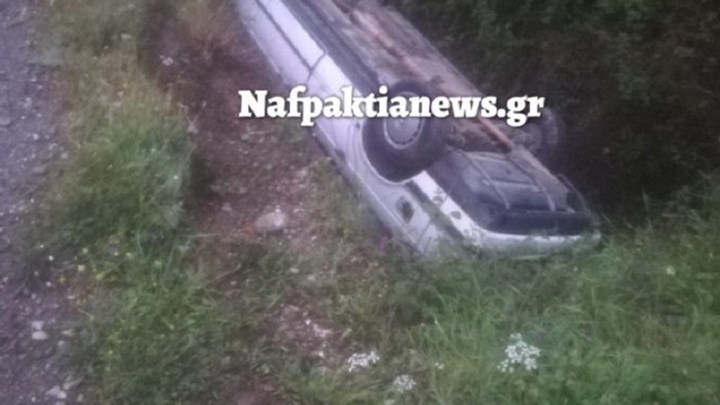 Αυτοκίνητο έπεσε σε χαράδρα στη Ναύπακτο