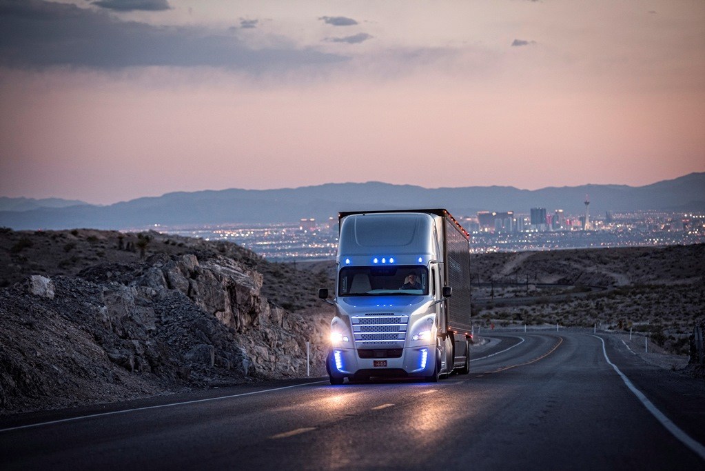 Ίδρυση παγκόσμιου οργανισμού από την Daimler Trucks για υψηλού επιπέδου αυτόνομη οδήγηση