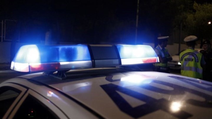 Θεσσαλονίκη: Όχημα εμβόλισε περιπολικό – Τέσσερις συλλήψεις
