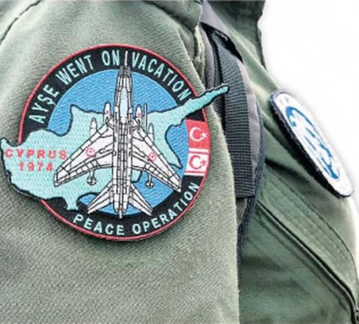 Το προκλητικό σήμα από Τούρκο πιλότο πάνω στη στολή του