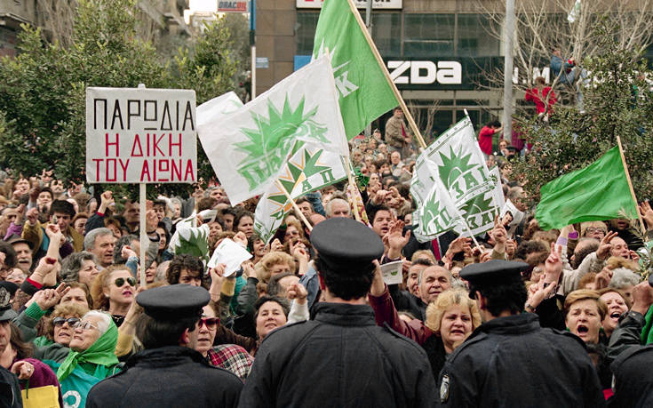 Πότε ξεκίνησε ο ελληνικός λαός να ψηφίζει απευθείας τους νομάρχες του
