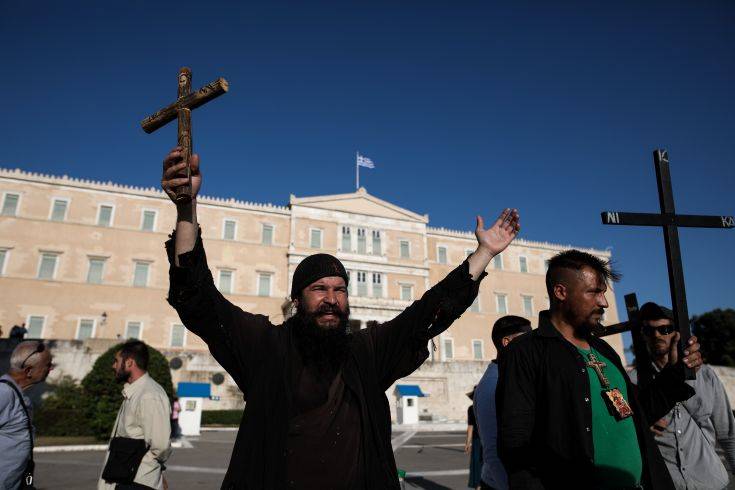 Athens Pride 2019: Και ο πατήρ Κλεομένης στη συγκέντρωση της Αθήνας