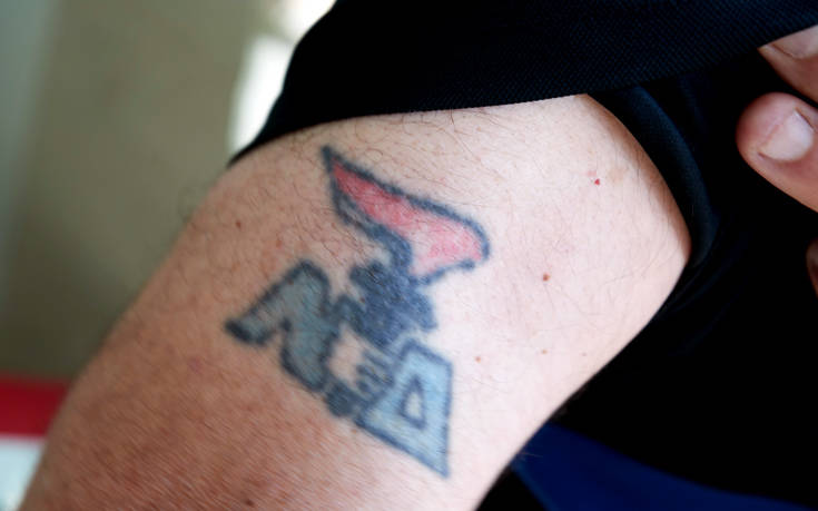 Το τατουάζ της ΝΔ που εξέπληξε τον Κυριάκο Μητσοτάκη