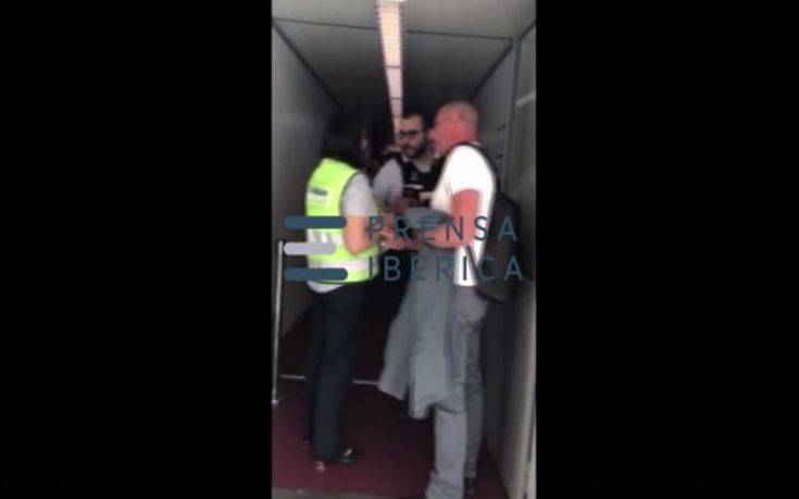 Περιστατικό με τον Γιάννη Βαρουφάκη στο αεροδρόμιο του Παρισιού, αστυνομικός θέλει να του κάνει μήνυση