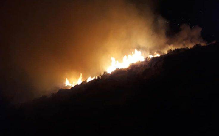 Προληπτική εκκένωση του χωριού Γαβαλάς στην Εύβοια εξαιτίας της φωτιάς