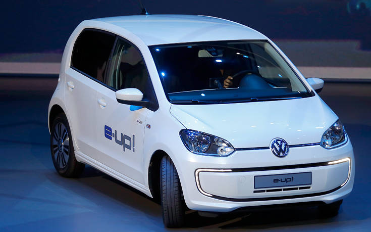 Ένα VW e-up κέρδισε η νικήτρια του διαγωνισμού του Διεθνή Αερολιμένα Αθηνών