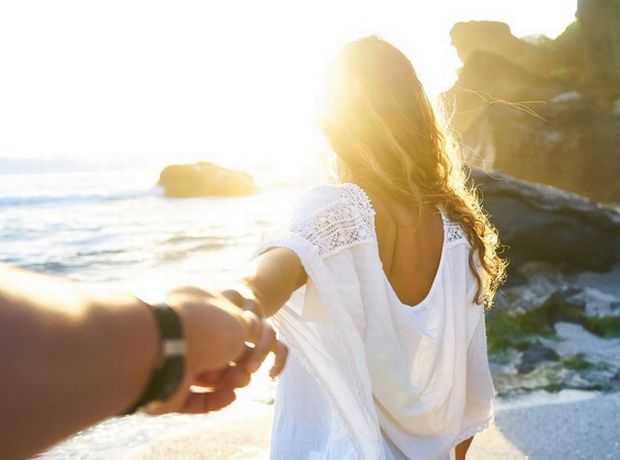4 τρόποι για να μη χαθεί η μαγεία από τη σχέση, μετά τις διακοπές