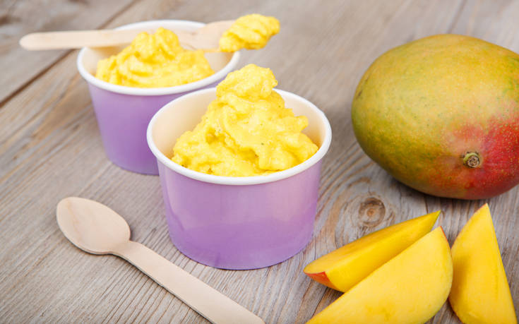 Σπιτικό frozen yogurt με γεύση μάνγκο