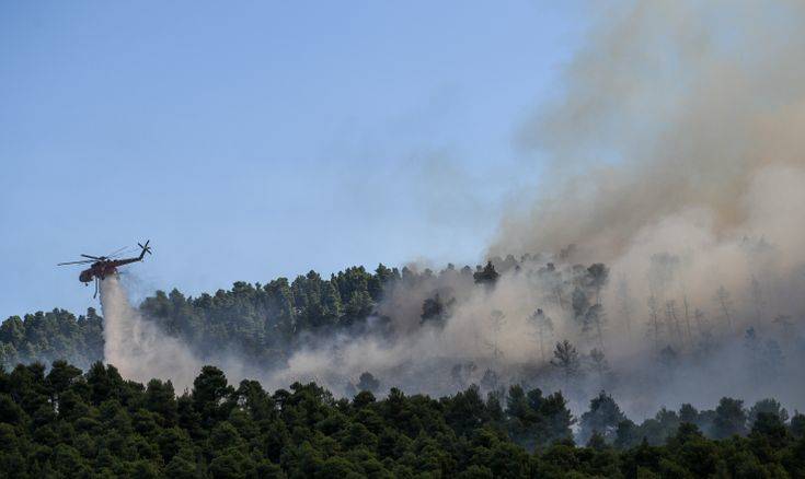 Συγκλονιστικά βίντεο από τη μεγάλη φωτιά που κατακαίει την Εύβοια