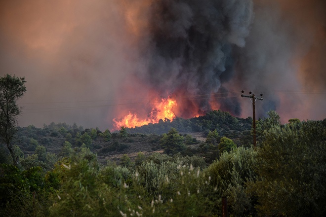 Μεγάλη φωτιά ξέσπασε στην Κέρκυρα – Εκκενώθηκαν προληπτικά δυο χωριά