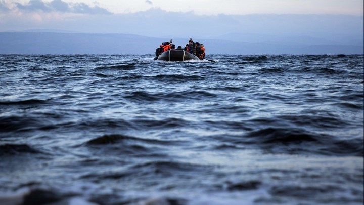 Λέμβος με 13 μετανάστες εντοπίστηκε στη Σάμο – Μία νεκρή