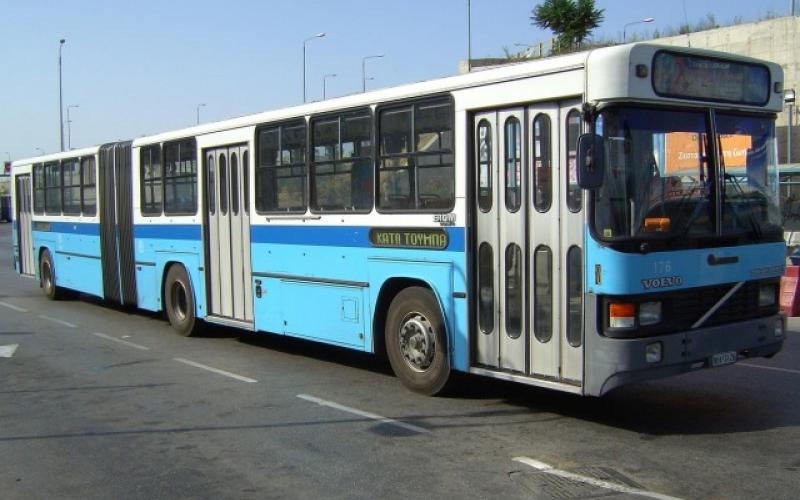 Θεσσαλονίκη: Σύγκρουση λεωφορείου του ΟΑΣΘ με τρία αυτοκίνητα