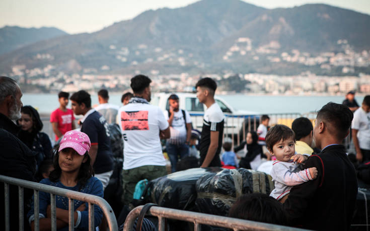 «Κεραυνοί» της Διεθνούς Αμνηστίας για την κατάσταση των προσφύγων στα νησιά