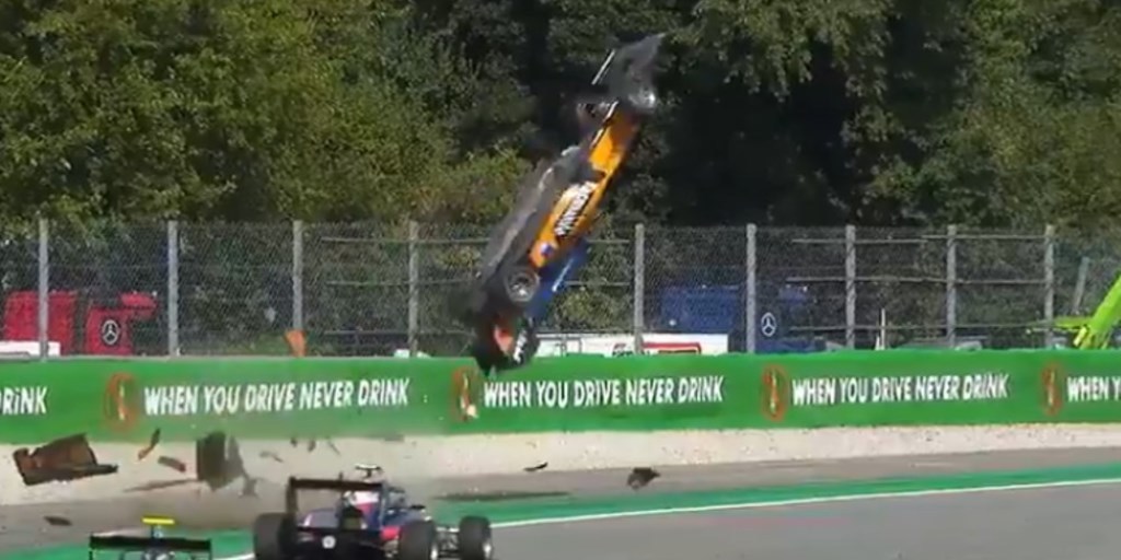 Σοκαριστικό ατύχημα για τον Άλεξ Περόνι στην F3-Ευτυχώς βγήκε σώος (βίντεο)