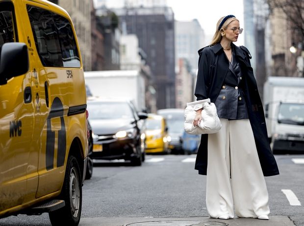 NYFW: Οι street style εμφανίσεις από τους δρόμους της Νέας Υόρκης ήταν μια ωδή στη φθινοπωρινή μόδα