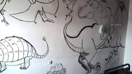 Ζωγραφίζει στους τοίχους της παιδιατρικής κλινικής του νοσοκομείου Λάρισας