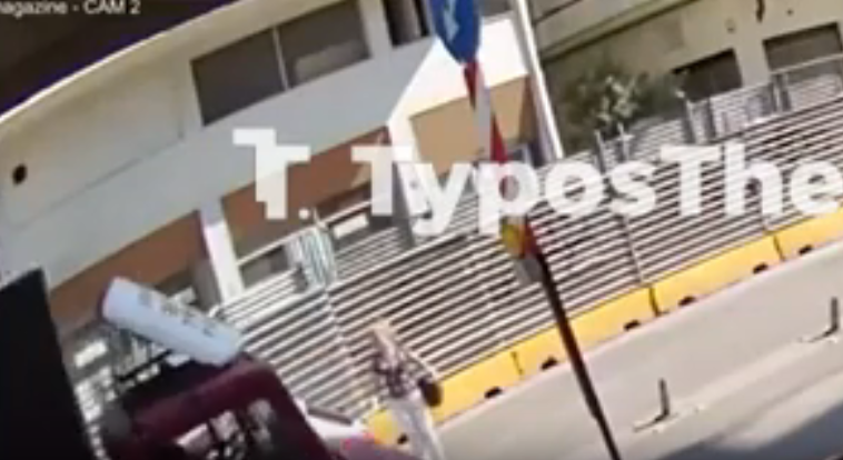 Βίντεο: Η στιγμή που αυτοκίνητο παρασύρει γυναίκα στη Θεσσαλονίκη
