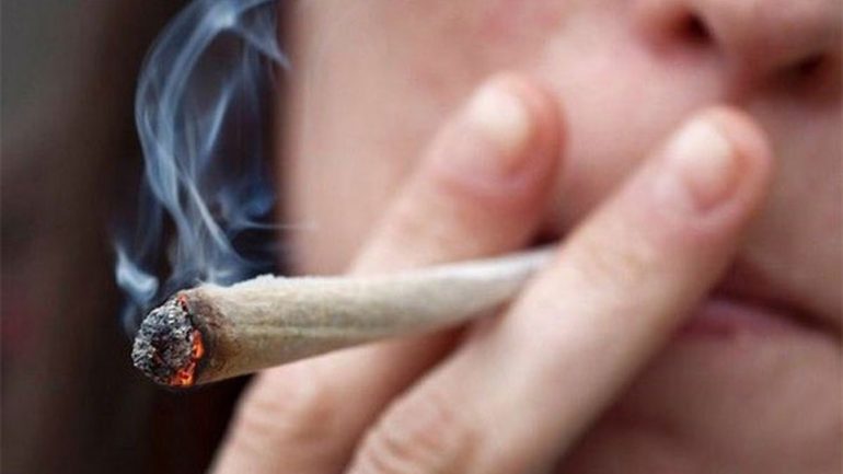 Κρήτη: Μαθήτρια κάπνιζε χασίς στο σχολείο και λιποθύμησε