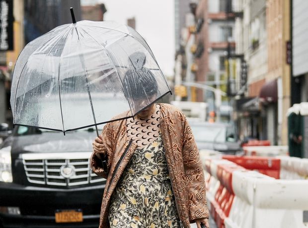5 ομπρέλες που θα θέλεις να κρατάς ακόμα κι αν δεν βρέχει