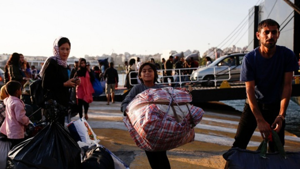 Στον Πειραιά έφτασαν 347 πρόσφυγες και μετανάστες από Μυτιλήνη και Χίο
