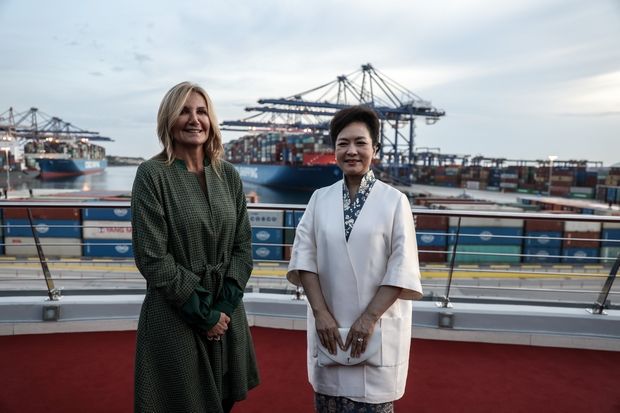 Μαρέβα Μητσοτάκη: Το "to die for" παλτό της και το basic μαύρο φόρεμα στη συνάντησή της με τον Πρόεδρο της Κίνας