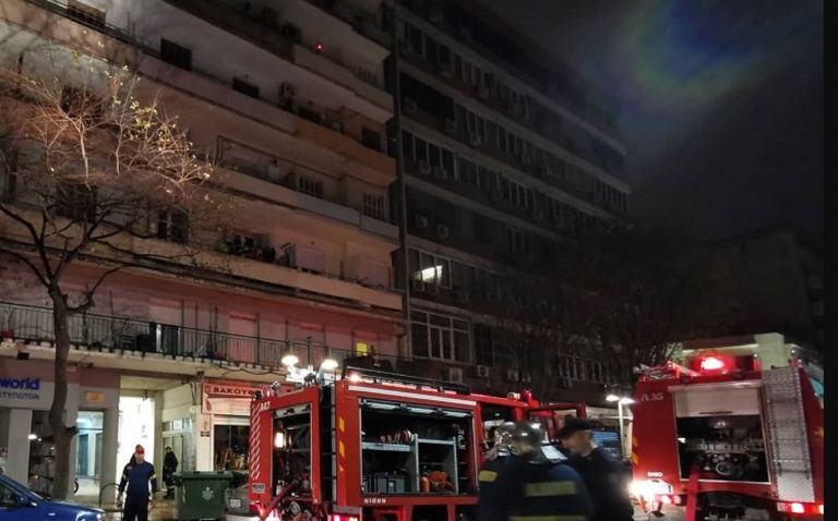 Φωτιά σε διαμέρισμα στη Θεσσαλονίκη – Απεγκλωβίστηκαν τρία ανήλικα παιδιά
