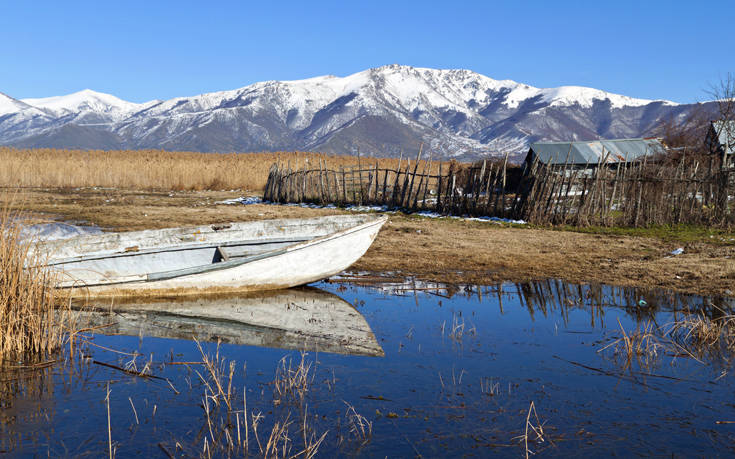 Υπέροχες χειμωνιάτικες εικόνες σε λίμνες της Ελλάδας