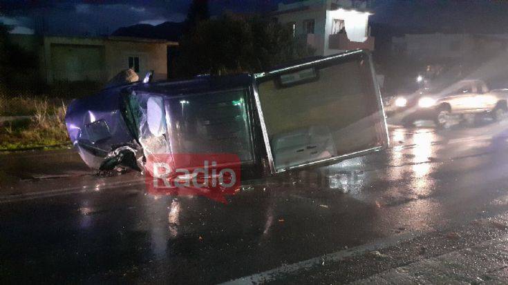 Κρήτη: Αγροτικό καρφώθηκε σε βενζινάδικο – Τέσσερις τραυματίες