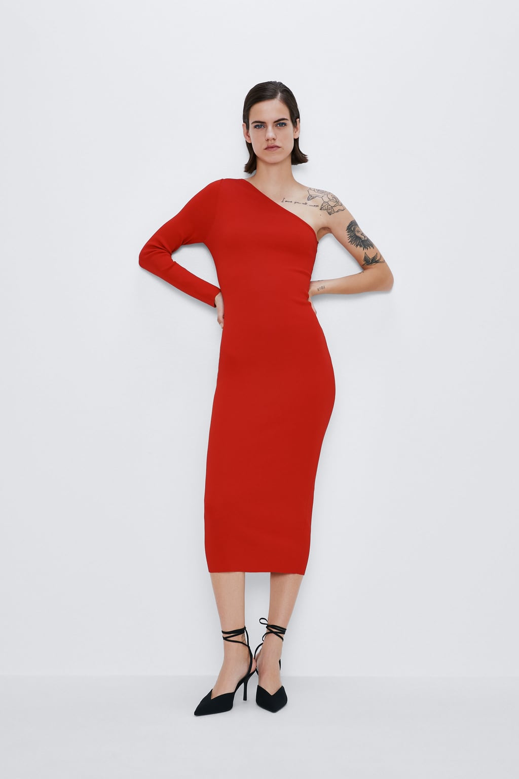 Oδηγός Αγοράς: 10 κόκκινα φορέματα για να μπεις στο εορταστικό κλίμα των ημερών
