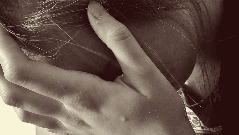 Κρήτη: 14χρονη έπεσε θύμα βιασμού από άγνωστο που γνώρισε στο ίντερνετ (βίντεο)