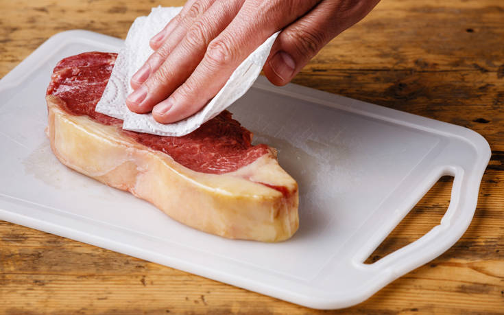 Ο απαράβατος κανόνας για το ψήσιμο του κρέατος που οι περισσότεροι αγνοούν