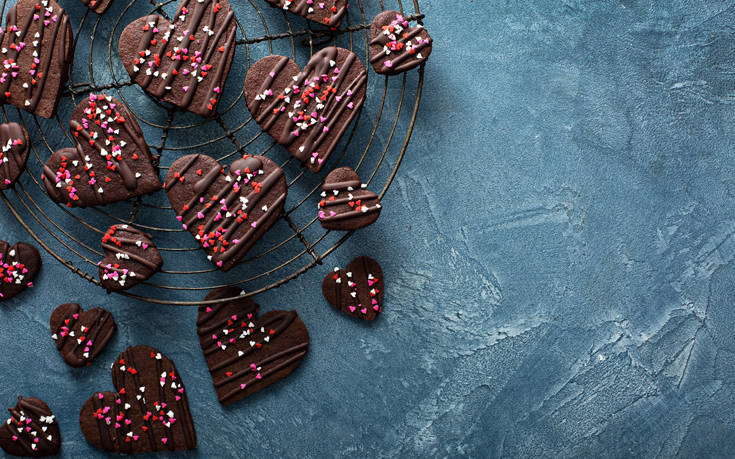 Σπιτικά σοκολατάκια σε σχήμα καρδιάς