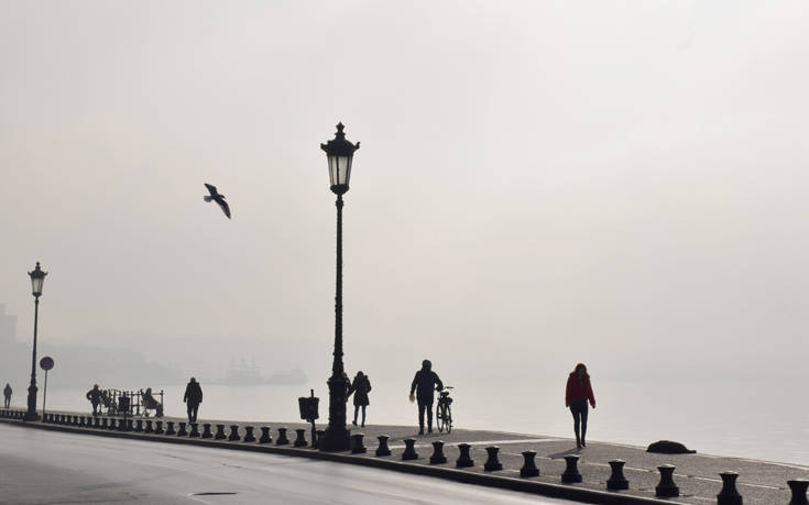 Υποχωρεί σταδιακά η «μεταφερόμενη ομίχλη» πάνω από τη Θεσσαλονίκη και το αεροδρόμιο