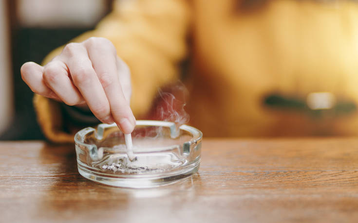 Αντικαπνιστικός νόμος: Το πρώτο πρόστιμο σε «Λέσχη Καπνιστών» στην Πλάκα