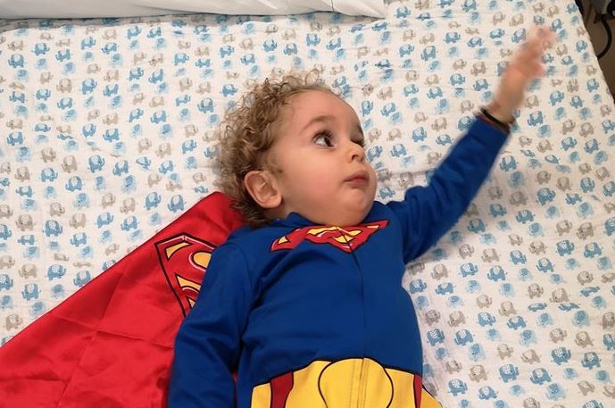 Σαν άλλος… Superman, ο μικρός Παναγιώτης-Ραφαήλ βγήκε πάλι νικητής! (εικόνα)