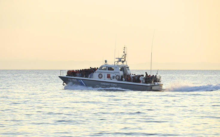 Ακυβέρνητο φορτηγό πλοίο με 13 ανθρώπους ανατολικά της Αίγινας