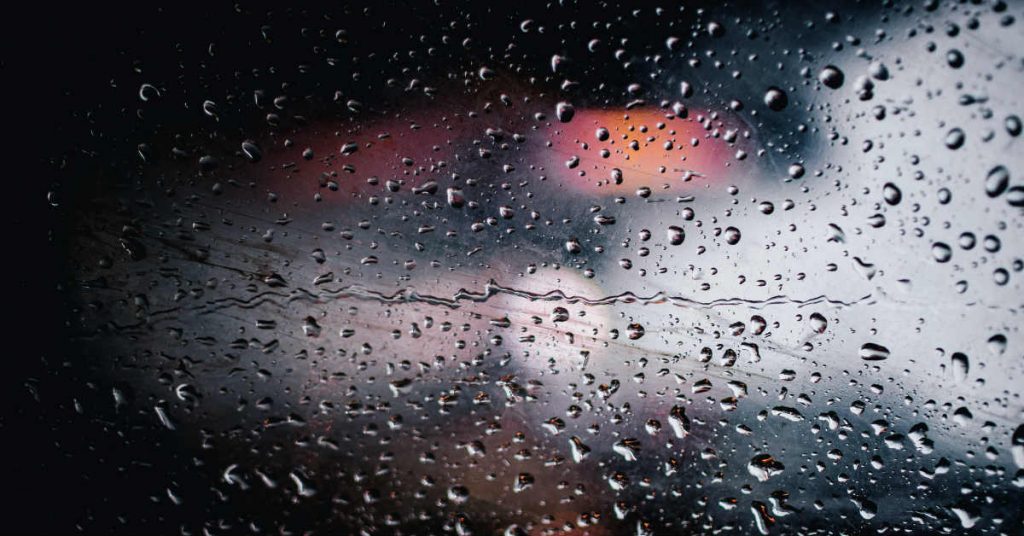 Καιρός: Βροχές, καταιγίδες και ενισχυμένοι άνεμοι την Τσικνοπέμπτη