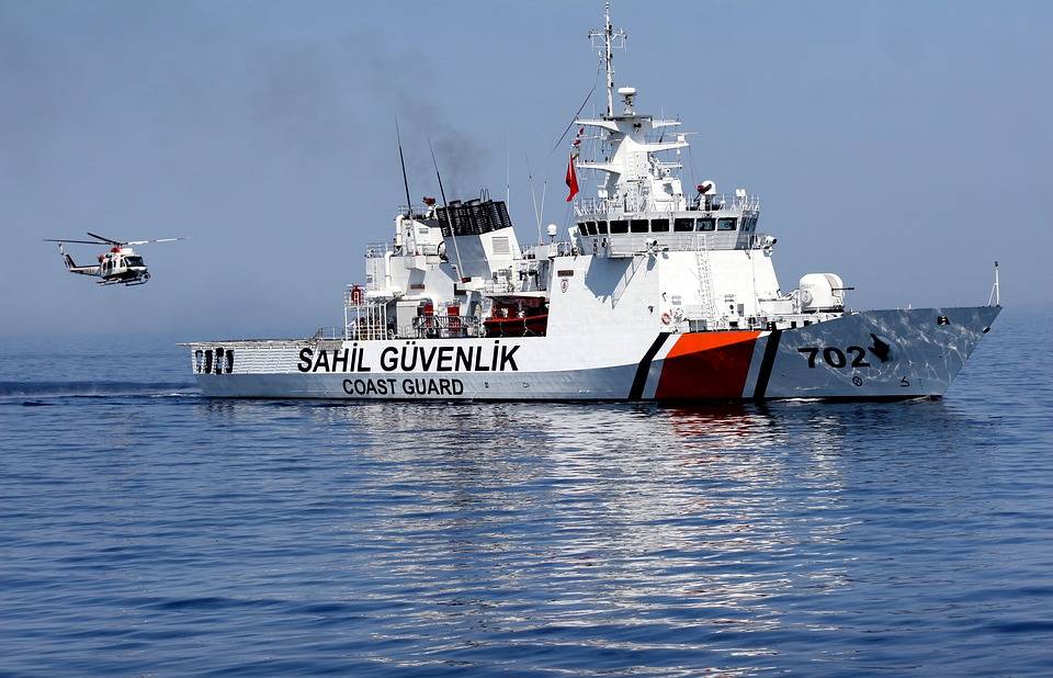 Πρόκληση στο Καστελόριζο: Σκάφη της τουρκικής ακτοφυλακής συνόδευσαν βάρκα με μετανάστες