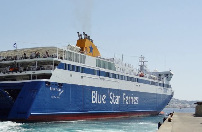 Κορωνοϊός: Σε καραντίνα το “Blue Star Mykonos” στο λιμάνι της Λήμνου