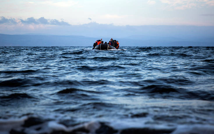 Πλοίο με 193 πρόσφυγες και μετανάστες προσάραξε έξω από την Τζιά