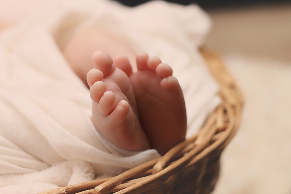 Καταβάλλεται σήμερα η πρώτη δόση του επιδόματος γέννησης σε 7.203 μητέρες