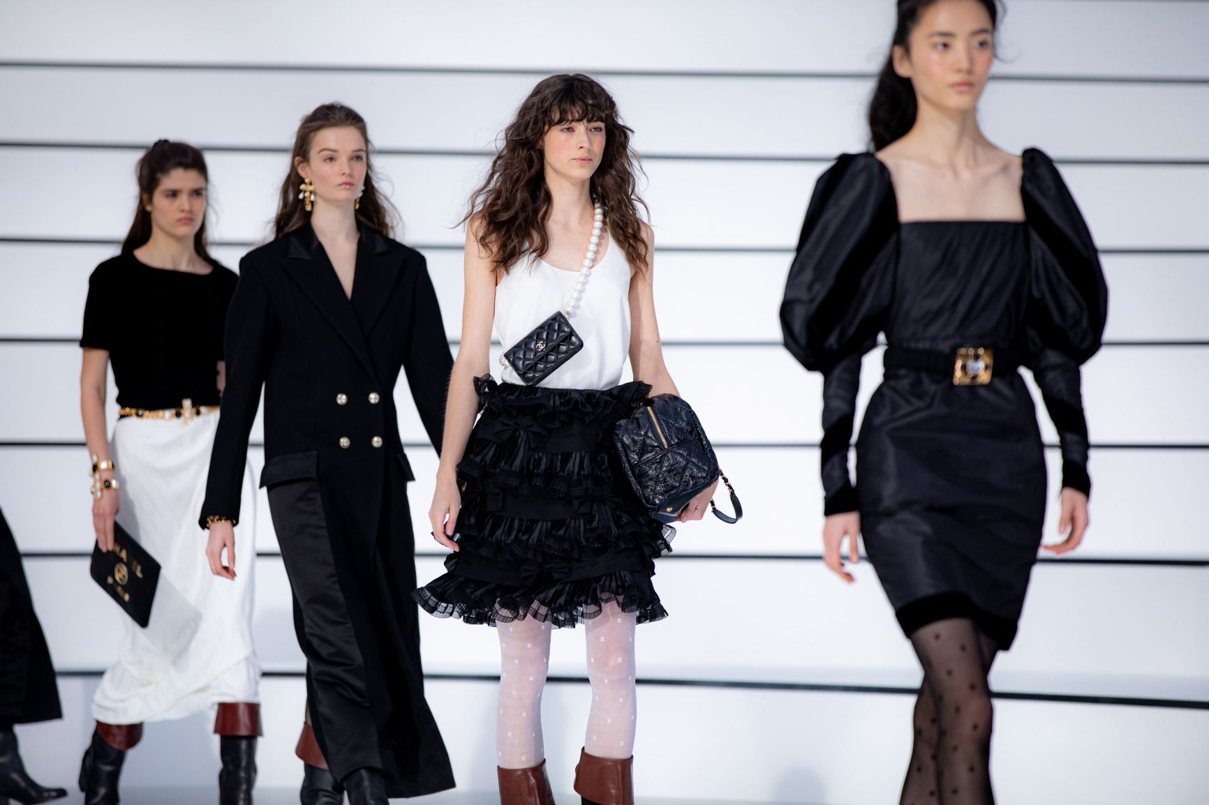 #PFW: H σύγχρονη αμαζόνα της Chanel είναι η γυναίκα που υμνεί την ελευθερία της με το στυλ της