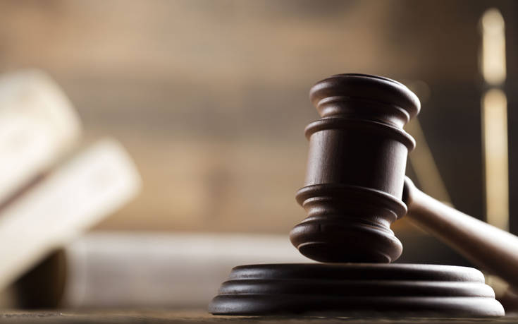 «Οι δίκες των κατηγορούμενων για παράβαση των μέτρων για τον κορονοϊό να διεξάγονται κατ’ εξαίρεση»
