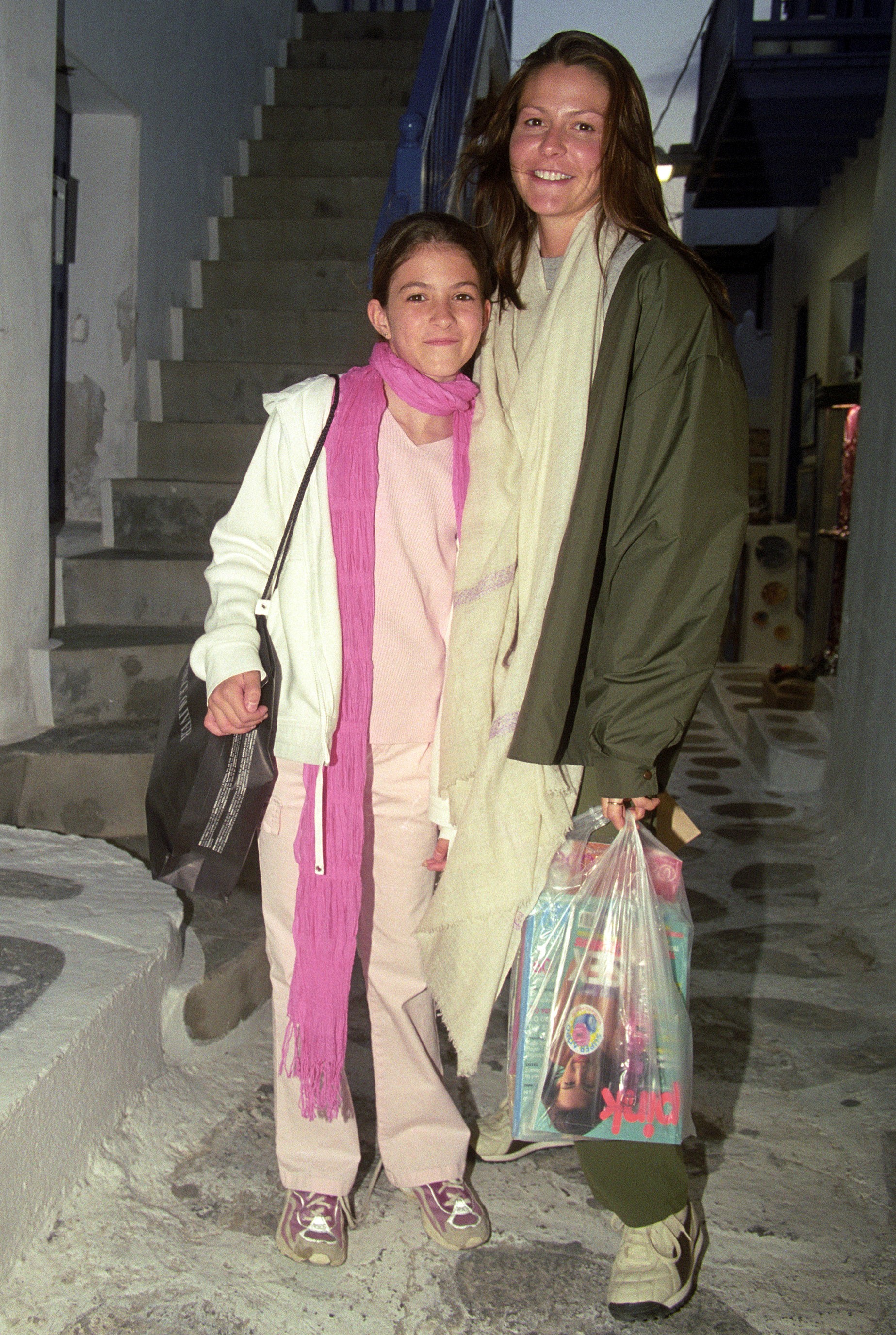 To jacket της Τζένης Μπαλατσινού από το 2000 είναι στυλάτο και 20 χρόνια μετά