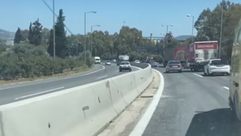 Εγκληματικό: Οδηγούσε ανάποδα στη Λ. Αθηνών και προκάλεσε μετωπική (βίντεο)
