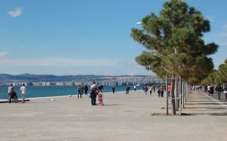 Κορονοϊός: Η Νέα Παραλία Θεσσαλονίκης, πριν και μετά την απαγόρευση σε ένα εντυπωσιακό βίντεο