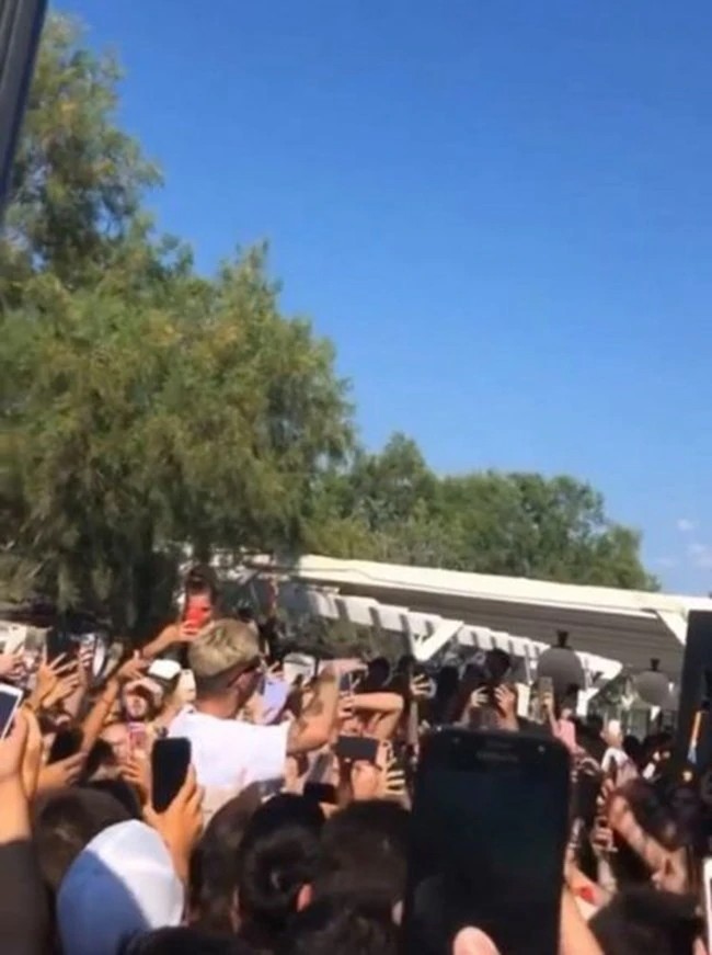 Απίστευτος συνωστισμός σε beach party στην Αχαΐα με σύνθημα “Δεν υπάρχει ιός, μόνο πάρτι, μαγκιά και αλκοόλ” [εικόνες – βίντεο]